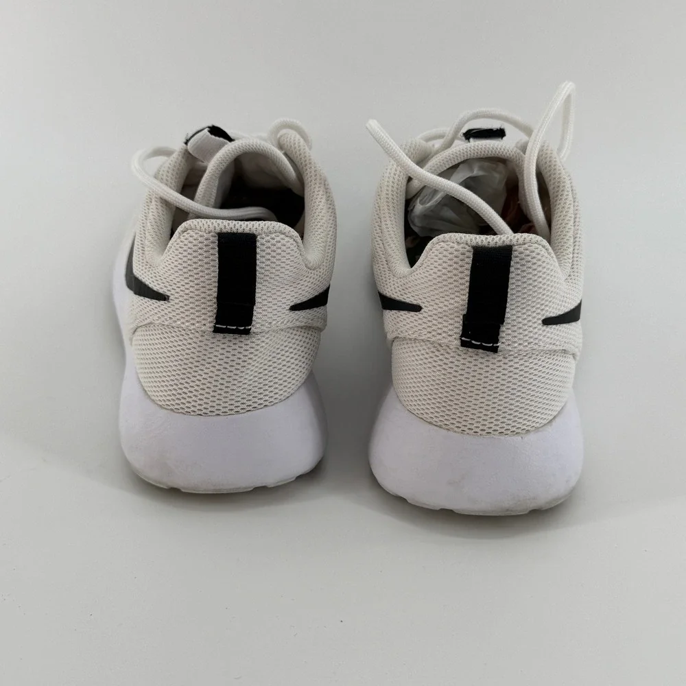 Nike Roshe One SE Casual‎ Sneakers White Black Size 6.5 Athletic Walking Shoes